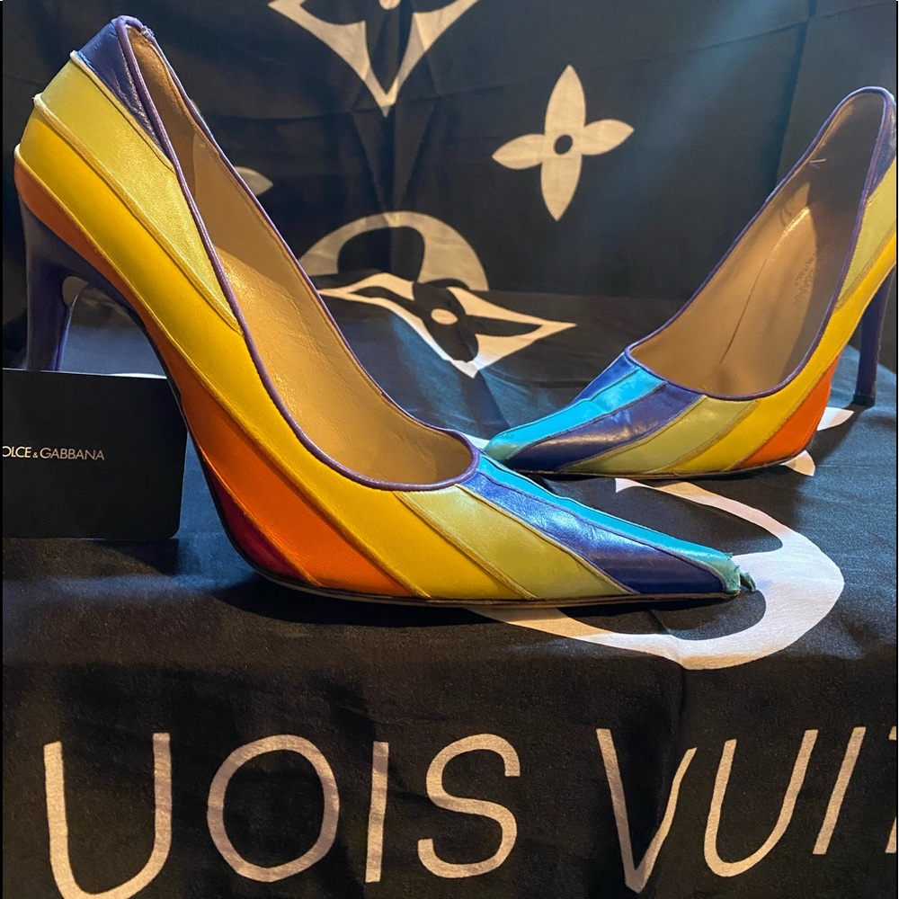 Dolce and Gabana size 38 4” heels